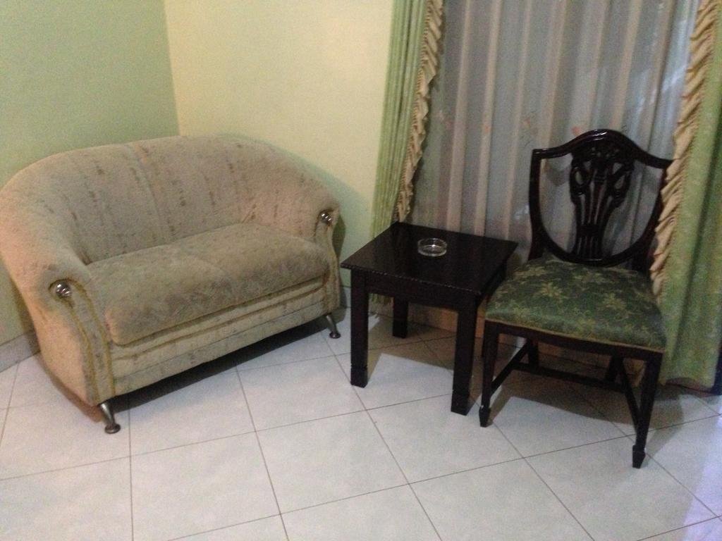 Global Inn Keluarga Sedati Zimmer foto